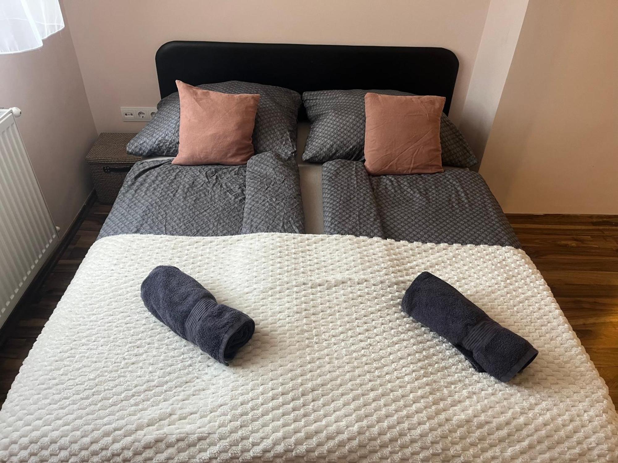 Moonlight Apartment Gyor Ngoại thất bức ảnh